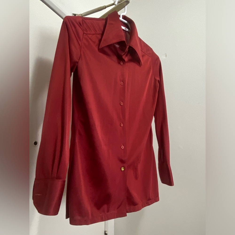 ✨3 for 30✨ Red Button Up Top